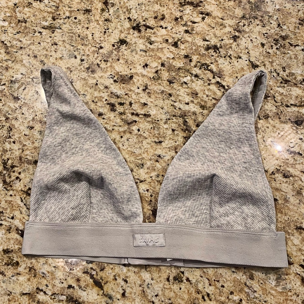 SKIMS Cotton plunge bralette. 🪷